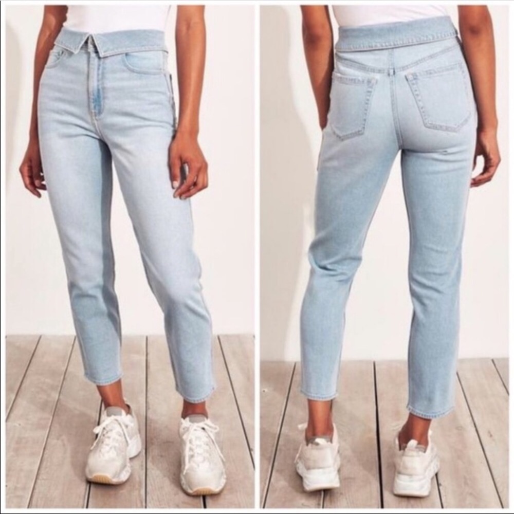 Hollister Ultra High-Rise Mom Jean